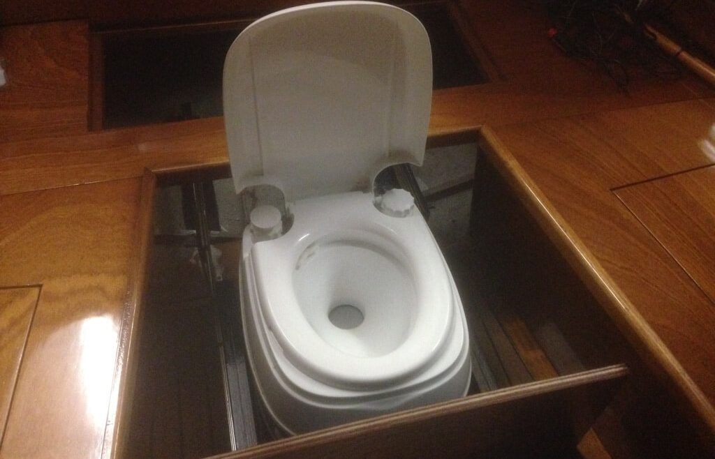 Boot toilet inbouwen